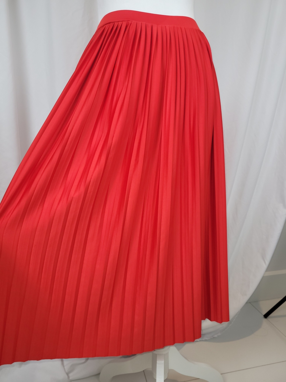 Twik ( Simons) Red Pleated Maxi Midi Skirt - Size Small (NWOT)